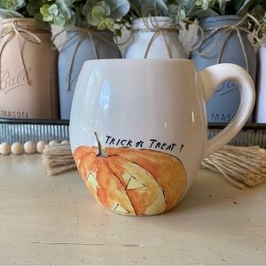 Rae Dunn Trick or Treat M Stamp HTF
RARE